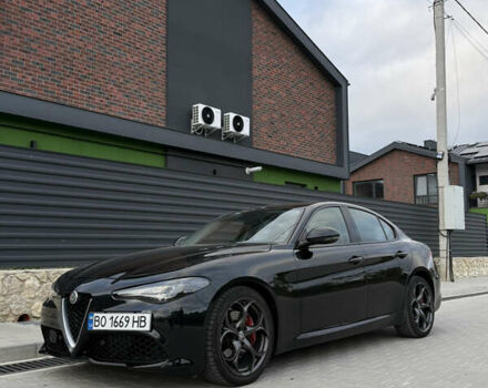 Черный Альфа Ромео Джулия, объемом двигателя 2 л и пробегом 120 тыс. км за 19900 $, фото 3 на Automoto.ua