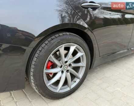 Черный Альфа Ромео Джулия, объемом двигателя 2 л и пробегом 80 тыс. км за 17000 $, фото 13 на Automoto.ua