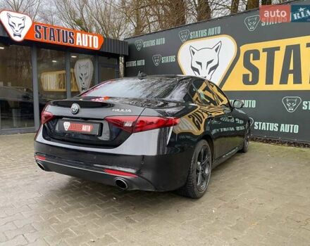 Чорний Альфа Ромео Джулія, об'ємом двигуна 2 л та пробігом 195 тис. км за 16600 $, фото 6 на Automoto.ua