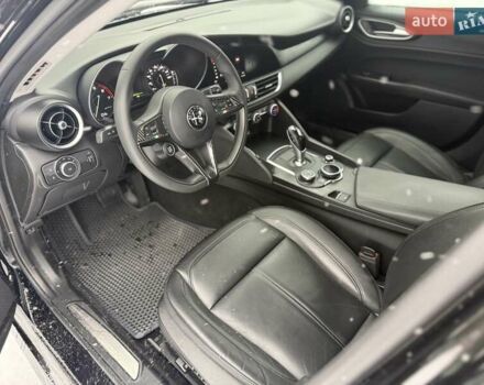 Чорний Альфа Ромео Джулія, об'ємом двигуна 2 л та пробігом 62 тис. км за 20500 $, фото 24 на Automoto.ua