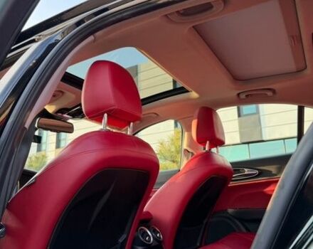 Чорний Альфа Ромео Джулія, об'ємом двигуна 2 л та пробігом 58 тис. км за 18500 $, фото 12 на Automoto.ua