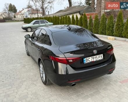 Черный Альфа Ромео Джулия, объемом двигателя 2 л и пробегом 80 тыс. км за 17000 $, фото 14 на Automoto.ua