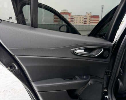 Чорний Альфа Ромео Джулія, об'ємом двигуна 2 л та пробігом 63 тис. км за 20900 $, фото 38 на Automoto.ua