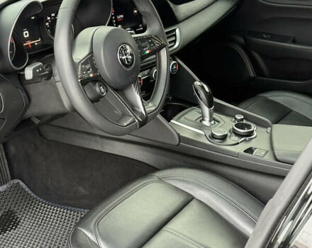 Чорний Альфа Ромео Джулія, об'ємом двигуна 2 л та пробігом 63 тис. км за 20900 $, фото 28 на Automoto.ua