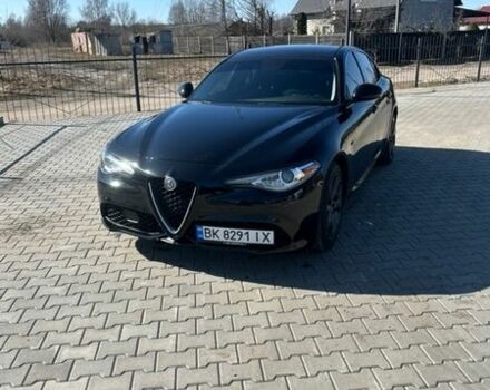 Чорний Альфа Ромео Джулія, об'ємом двигуна 2 л та пробігом 157 тис. км за 19500 $, фото 2 на Automoto.ua