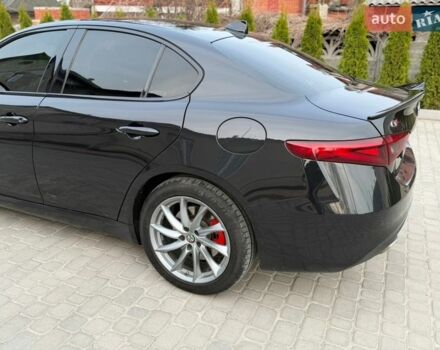 Черный Альфа Ромео Джулия, объемом двигателя 2 л и пробегом 80 тыс. км за 17000 $, фото 17 на Automoto.ua