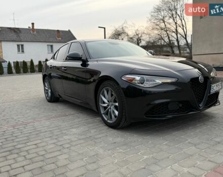 Черный Альфа Ромео Джулия, объемом двигателя 2 л и пробегом 80 тыс. км за 17000 $, фото 5 на Automoto.ua