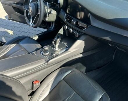 Чорний Альфа Ромео Джулія, об'ємом двигуна 2 л та пробігом 157 тис. км за 19500 $, фото 16 на Automoto.ua