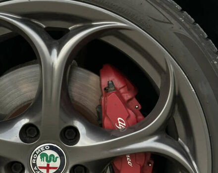 Черный Альфа Ромео Джулия, объемом двигателя 2 л и пробегом 120 тыс. км за 19900 $, фото 7 на Automoto.ua