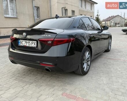 Черный Альфа Ромео Джулия, объемом двигателя 2 л и пробегом 80 тыс. км за 17000 $, фото 11 на Automoto.ua