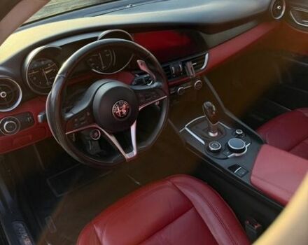 Чорний Альфа Ромео Джулія, об'ємом двигуна 2 л та пробігом 58 тис. км за 18500 $, фото 10 на Automoto.ua