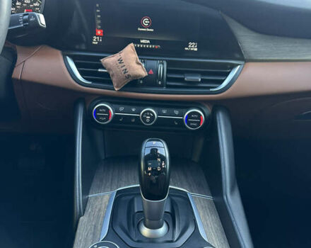 Черный Альфа Ромео Джулия, объемом двигателя 2 л и пробегом 78 тыс. км за 17500 $, фото 19 на Automoto.ua