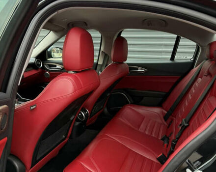 Черный Альфа Ромео Джулия, объемом двигателя 2 л и пробегом 120 тыс. км за 19900 $, фото 17 на Automoto.ua