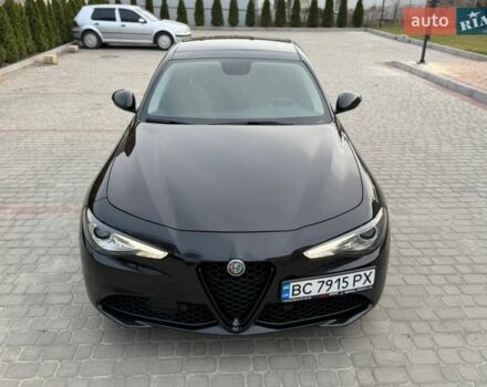 Черный Альфа Ромео Джулия, объемом двигателя 2 л и пробегом 80 тыс. км за 17000 $, фото 2 на Automoto.ua