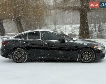 Чорний Альфа Ромео Джулія, об'ємом двигуна 2 л та пробігом 62 тис. км за 20500 $, фото 10 на Automoto.ua