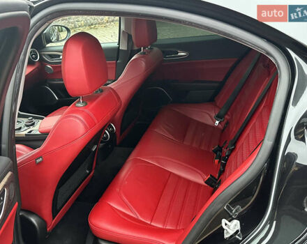 Чорний Альфа Ромео Джулія, об'ємом двигуна 2 л та пробігом 112 тис. км за 18800 $, фото 17 на Automoto.ua