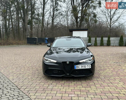 Чорний Альфа Ромео Джулія, об'ємом двигуна 2 л та пробігом 112 тис. км за 18800 $, фото 6 на Automoto.ua