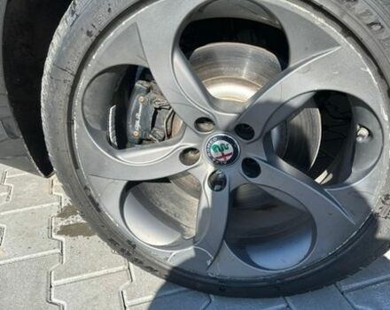 Чорний Альфа Ромео Джулія, об'ємом двигуна 2 л та пробігом 157 тис. км за 19500 $, фото 7 на Automoto.ua