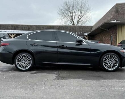 Чорний Альфа Ромео Джулія, об'ємом двигуна 2 л та пробігом 33 тис. км за 13400 $, фото 6 на Automoto.ua