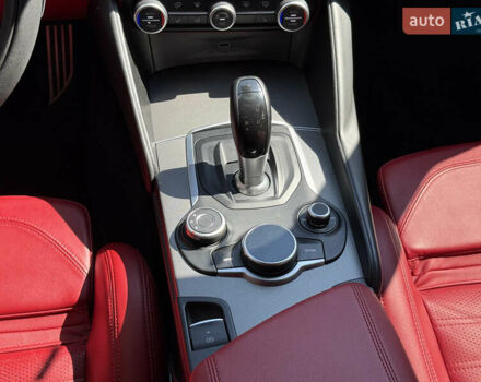 Черный Альфа Ромео Джулия, объемом двигателя 2 л и пробегом 86 тыс. км за 24900 $, фото 17 на Automoto.ua