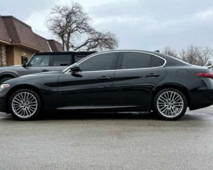 Чорний Альфа Ромео Джулія, об'ємом двигуна 2 л та пробігом 33 тис. км за 13400 $, фото 2 на Automoto.ua