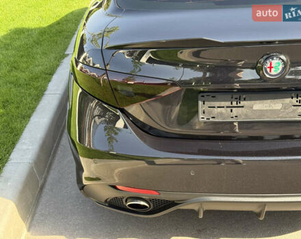 Альфа Ромео Джулия 2018 в Белой Церкве на Automoto.ua Черный Альфа Ромео Джулия, объемом двигателя 2 л и пробегом 75 тыс. км за 25500 $, фото 10 на Automoto.ua