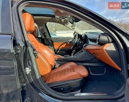 Черный Альфа Ромео Джулия, объемом двигателя 2 л и пробегом 66 тыс. км за 5000 $, фото 6 на Automoto.ua