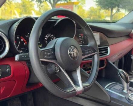 Чорний Альфа Ромео Джулія, об'ємом двигуна 2 л та пробігом 89 тис. км за 10700 $, фото 10 на Automoto.ua