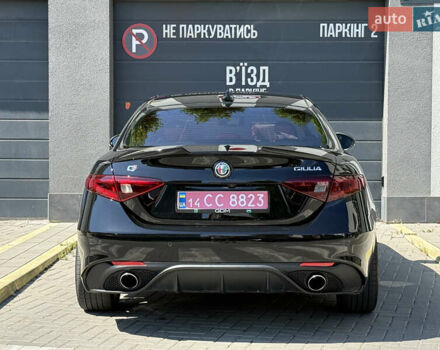 Черный Альфа Ромео Джулия, объемом двигателя 2 л и пробегом 86 тыс. км за 24900 $, фото 5 на Automoto.ua