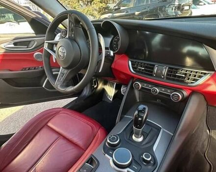 Черный Альфа Ромео Джулия, объемом двигателя 2 л и пробегом 45 тыс. км за 24000 $, фото 11 на Automoto.ua