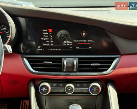 Черный Альфа Ромео Джулия, объемом двигателя 2 л и пробегом 86 тыс. км за 24900 $, фото 18 на Automoto.ua