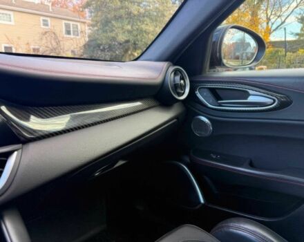 Чорний Альфа Ромео Джулія, об'ємом двигуна 2.9 л та пробігом 44 тис. км за 13500 $, фото 11 на Automoto.ua