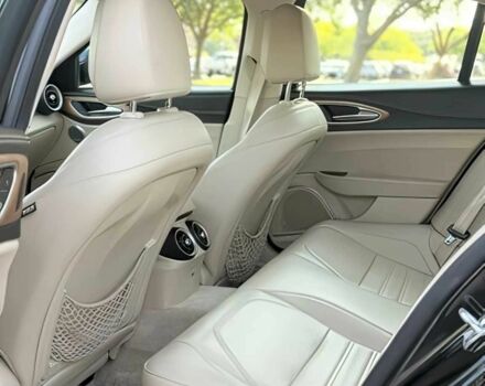 Черный Альфа Ромео Джулия, объемом двигателя 2 л и пробегом 45 тыс. км за 4100 $, фото 12 на Automoto.ua