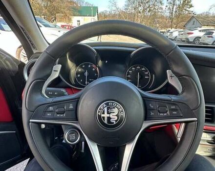 Черный Альфа Ромео Джулия, объемом двигателя 2 л и пробегом 45 тыс. км за 24000 $, фото 12 на Automoto.ua