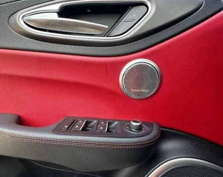 Черный Альфа Ромео Джулия, объемом двигателя 2 л и пробегом 45 тыс. км за 24000 $, фото 16 на Automoto.ua