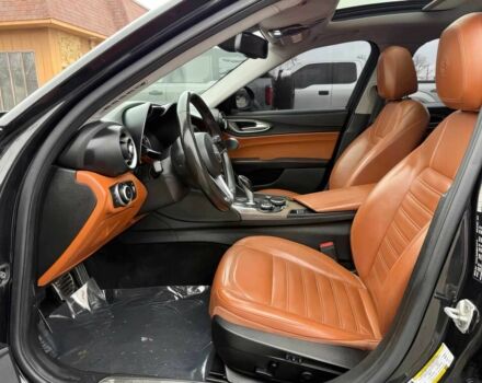 Чорний Альфа Ромео Джулія, об'ємом двигуна 2 л та пробігом 33 тис. км за 13400 $, фото 8 на Automoto.ua