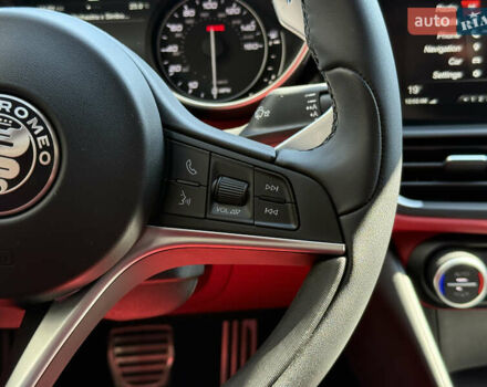 Черный Альфа Ромео Джулия, объемом двигателя 2 л и пробегом 86 тыс. км за 24900 $, фото 15 на Automoto.ua