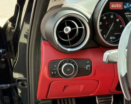 Черный Альфа Ромео Джулия, объемом двигателя 2 л и пробегом 86 тыс. км за 24900 $, фото 19 на Automoto.ua