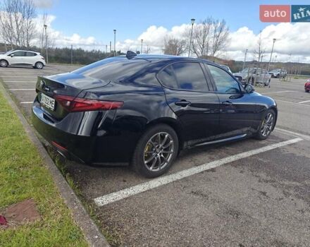 Черный Альфа Ромео Джулия, объемом двигателя 2 л и пробегом 79 тыс. км за 18412 $, фото 5 на Automoto.ua