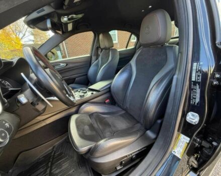 Черный Альфа Ромео Джулия, объемом двигателя 2.9 л и пробегом 48 тыс. км за 12500 $, фото 9 на Automoto.ua