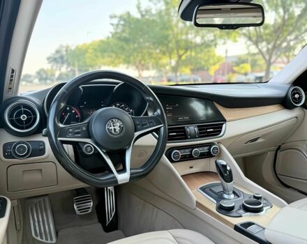 Черный Альфа Ромео Джулия, объемом двигателя 2 л и пробегом 45 тыс. км за 4100 $, фото 10 на Automoto.ua