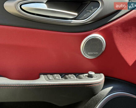 Черный Альфа Ромео Джулия, объемом двигателя 2 л и пробегом 86 тыс. км за 24900 $, фото 20 на Automoto.ua