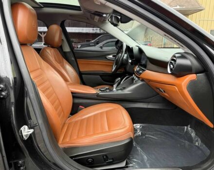 Чорний Альфа Ромео Джулія, об'ємом двигуна 2 л та пробігом 33 тис. км за 13400 $, фото 7 на Automoto.ua