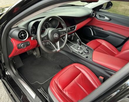 Чорний Альфа Ромео Джулія, об'ємом двигуна 2 л та пробігом 135 тис. км за 17000 $, фото 7 на Automoto.ua