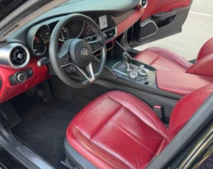 Чорний Альфа Ромео Джулія, об'ємом двигуна 2 л та пробігом 89 тис. км за 10700 $, фото 9 на Automoto.ua