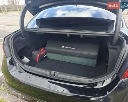 Черный Альфа Ромео Джулия, объемом двигателя 2 л и пробегом 79 тыс. км за 18412 $, фото 9 на Automoto.ua