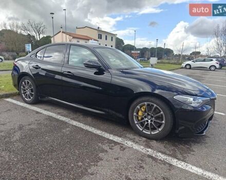 Черный Альфа Ромео Джулия, объемом двигателя 2 л и пробегом 79 тыс. км за 18412 $, фото 3 на Automoto.ua