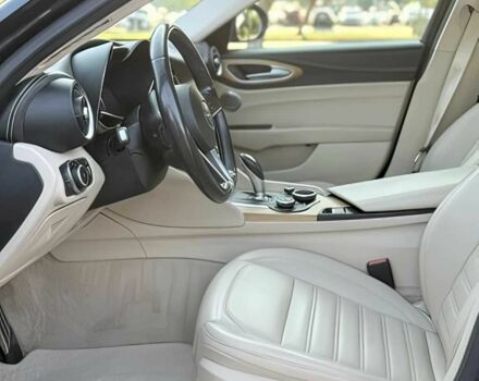 Черный Альфа Ромео Джулия, объемом двигателя 2 л и пробегом 45 тыс. км за 4100 $, фото 8 на Automoto.ua