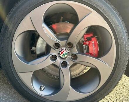 Черный Альфа Ромео Джулия, объемом двигателя 2 л и пробегом 45 тыс. км за 24000 $, фото 19 на Automoto.ua