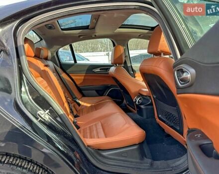 Чорний Альфа Ромео Джулія, об'ємом двигуна 2 л та пробігом 105 тис. км за 4200 $, фото 5 на Automoto.ua